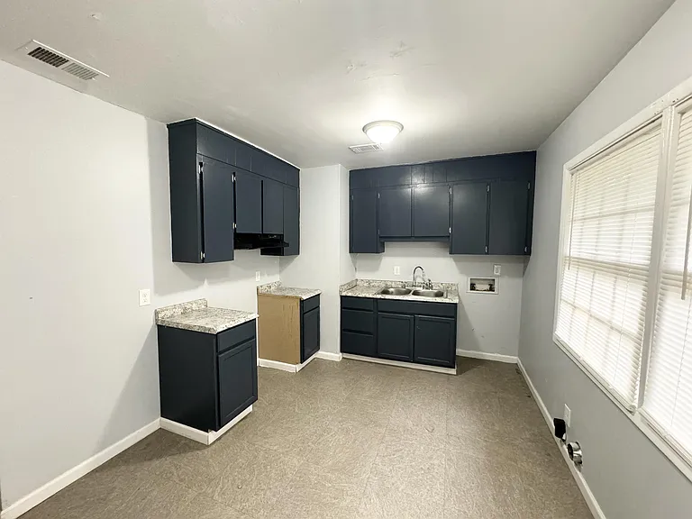 3258 Lancing Ln — Photo 2