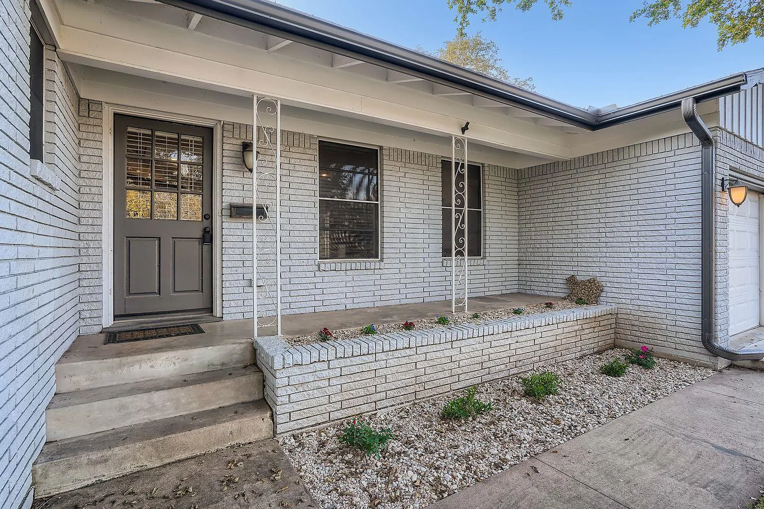 3 bed, 2.0 bath, 1379 sqft, $2,250 — Photo 1