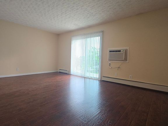 5th image of 3120 Meriday Ln #302