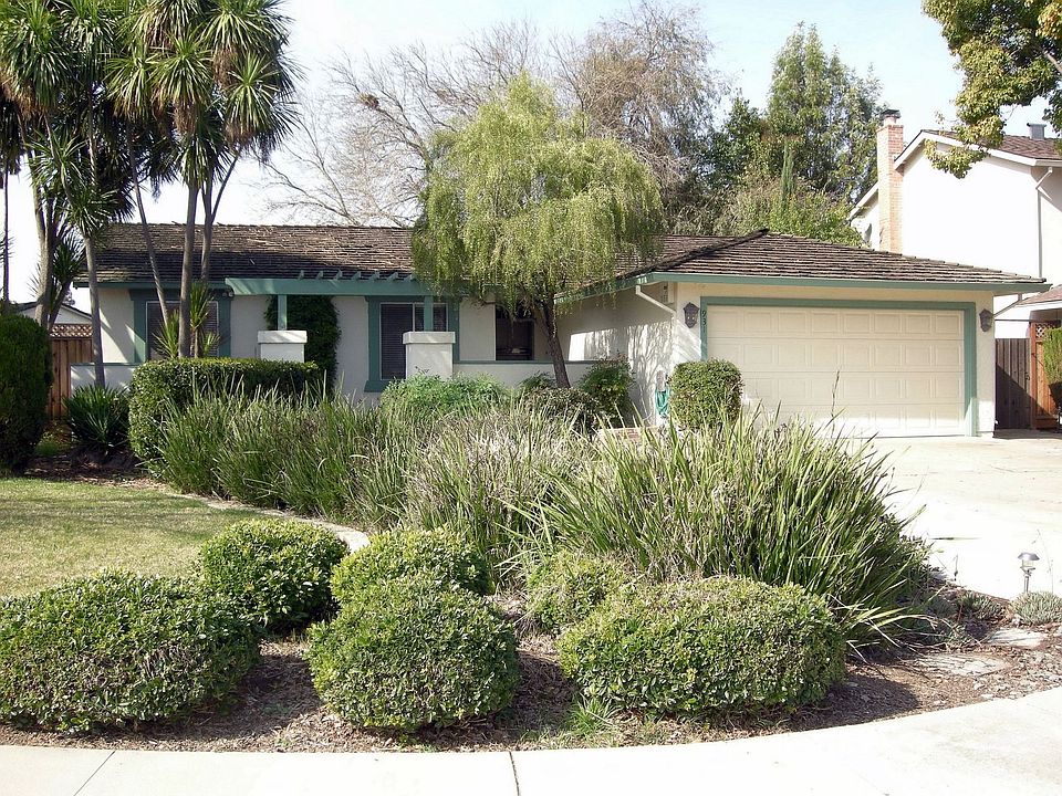 931 Sapphire Ct