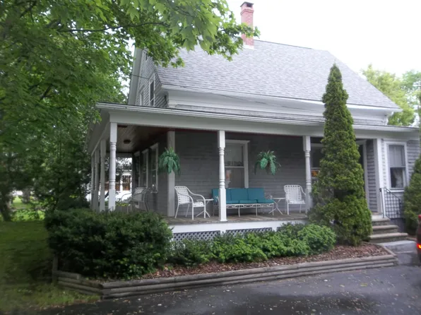 8 Broadway, Baileyville, ME 04694