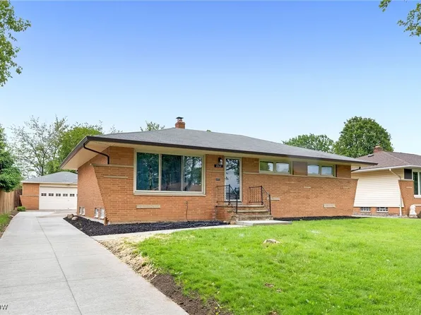 7271 Whitaker Dr, Parma, OH 44130