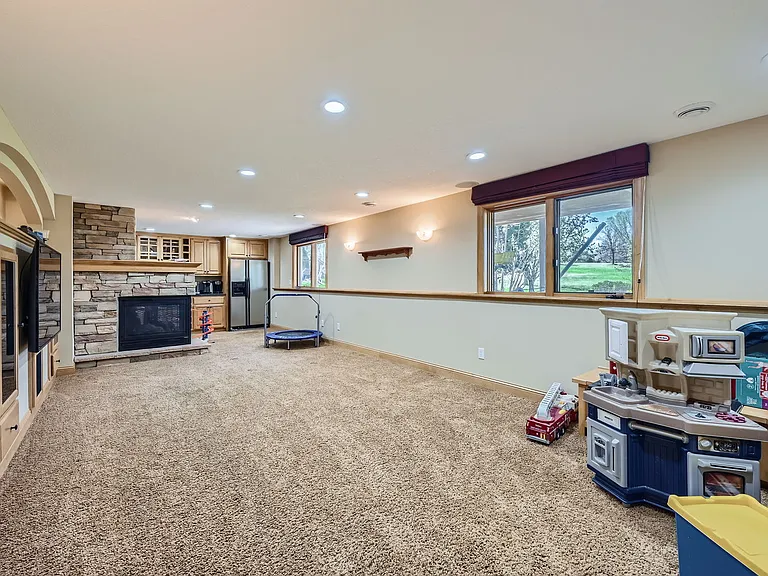 Eagle Valley Dr — Photo 13