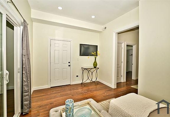 3rd image of 711 N Laramie Ave #1