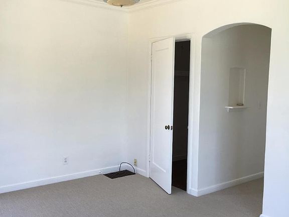 4th image of 220 N San Mateo Dr APT 8