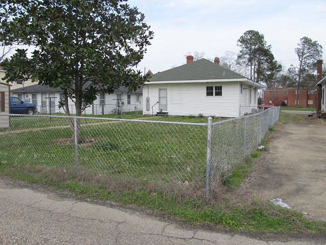 2nd image of 2107 Broad St