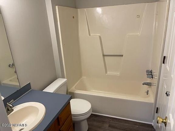 5th image of 111 W Victoria Ct APT B