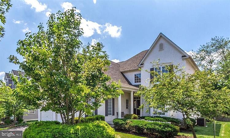 1st image of 447 Waynebrook Dr
