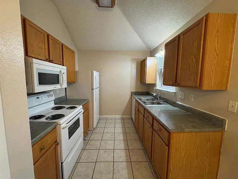 3303 Trey Ln — Photo 5
