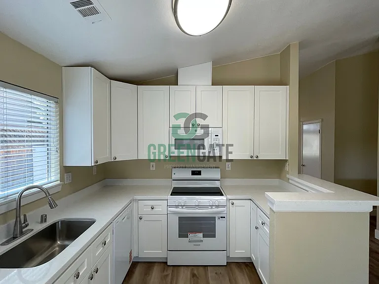 1660 Etta Way — Photo 12