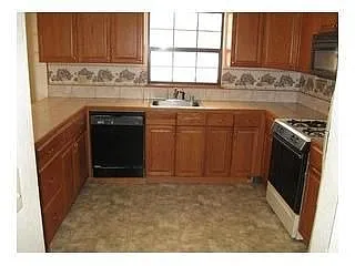 380 Sunset St photo 1