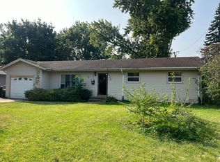 564 Chippewa Trl, Carol Stream, IL 60188