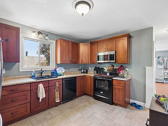 5th image of 163 Rosedale Street