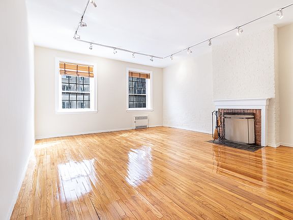 3rd image of 21 E 9th St #5I
