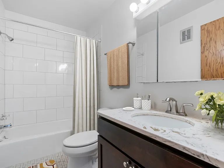 1605 Minnehaha Apartments — Photo 7