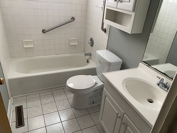 2nd image of 2856 Mason Ave
