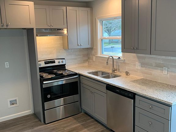 2nd image of 632 Livingston Dr