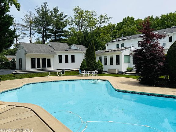 3rd image of 5 Brook Drive