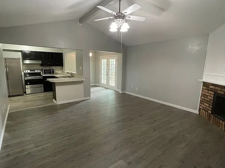 913 E Timberview Ln — Photo 5