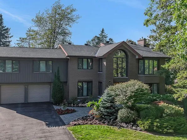 30 Pentland Cres, Ottawa, ON K2K 1V5