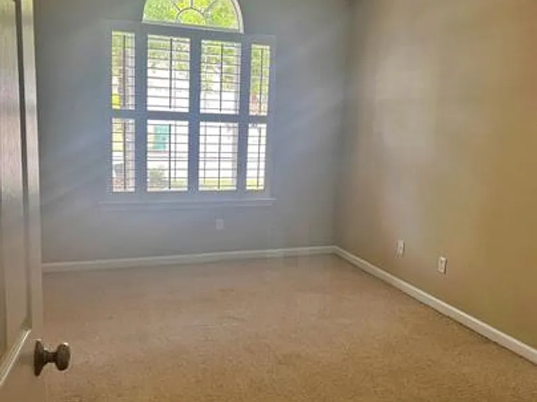 145 Pickett Creek Ln — Photo 7