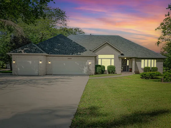 10N836 Lakeside Ct, Elgin, IL 60124