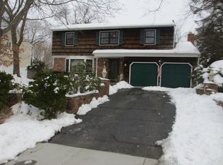 9 Format Ln, Smithtown, NY 11787