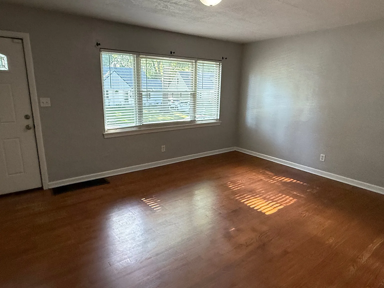 3 bed, 1700 sqft, $2,100 — Photo 2