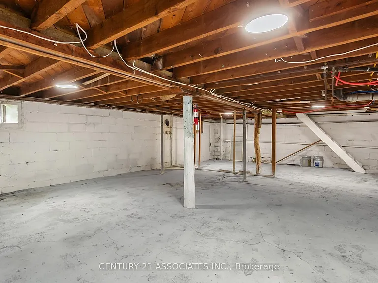 48 King St — Photo 34