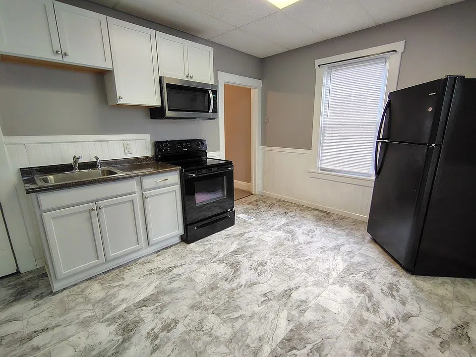 68-70 N Helmer Ave #70