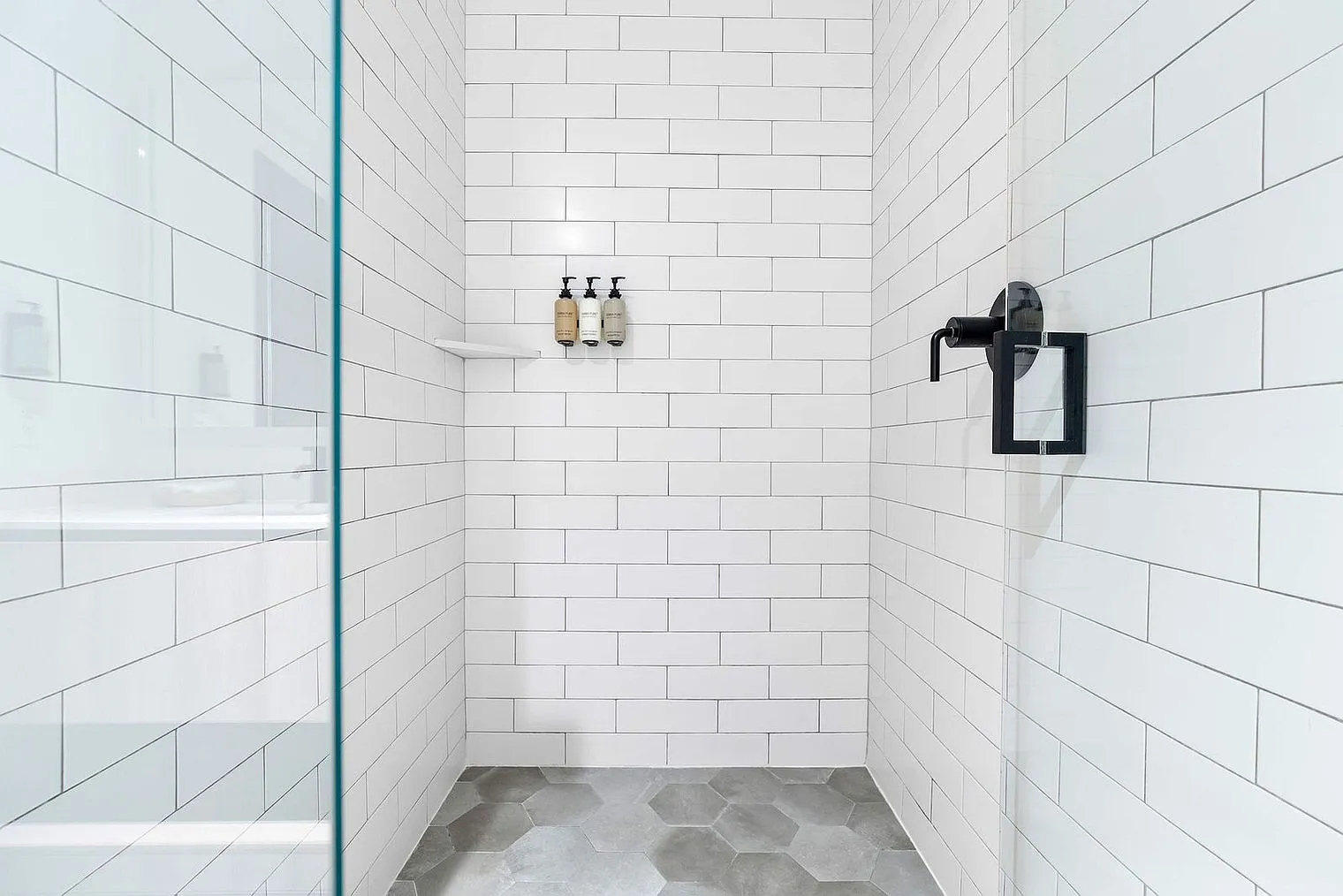 1 bed, 1.0 bath, 678 sqft, $6,815 — Photo 4