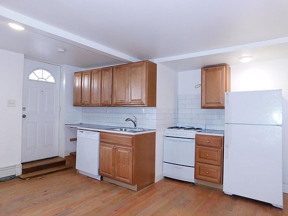 2nd image of 75 Waverly St #1