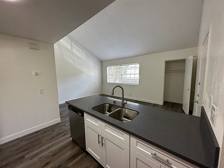 Scripps Landing Apartment Homes — Photo 38