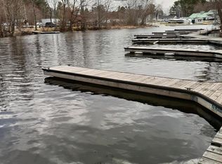 34 Indian Point Rd, Raymond, ME 04071