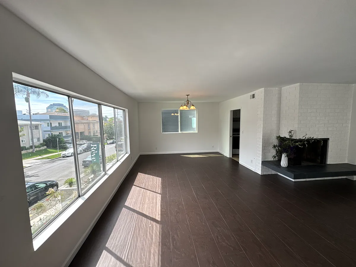 Building Photo - 11831 Mayfield Ave #3