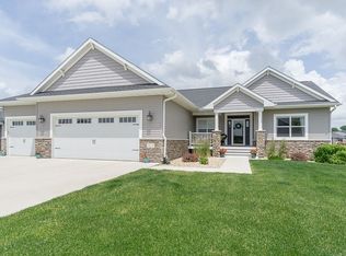 4818 Ironwood Dr, Cedar Falls, IA 50613