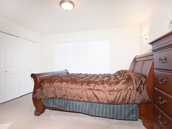 4th image of 427 Oak Ln