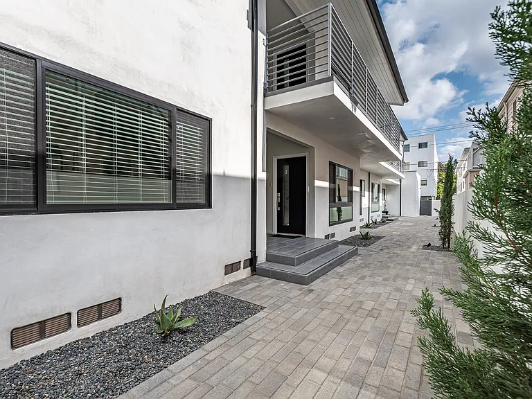 418 N Palm Dr #1 — Photo 20