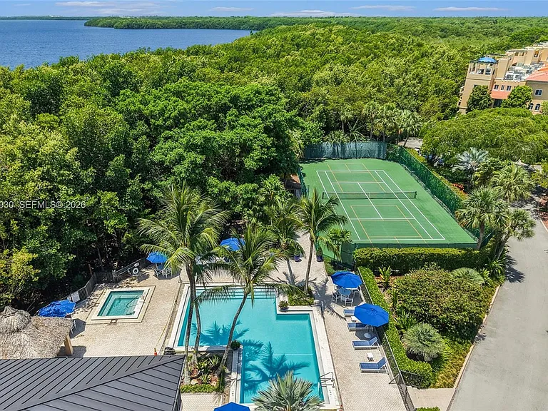 6226 Paradise Point Dr — Photo 11