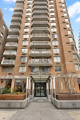 Rented by SERHANT. | media 12