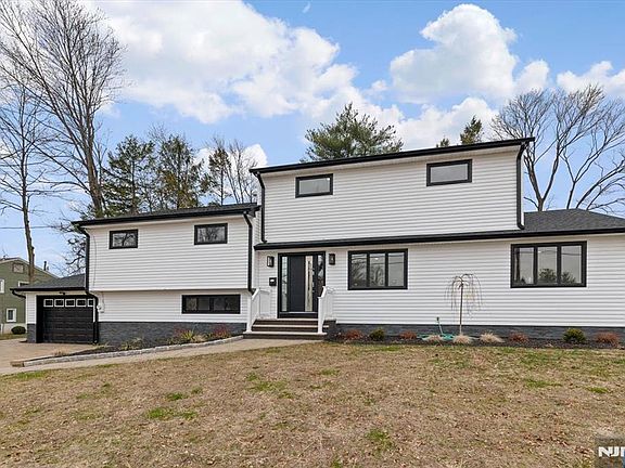3rd image of 229 Standish Rd