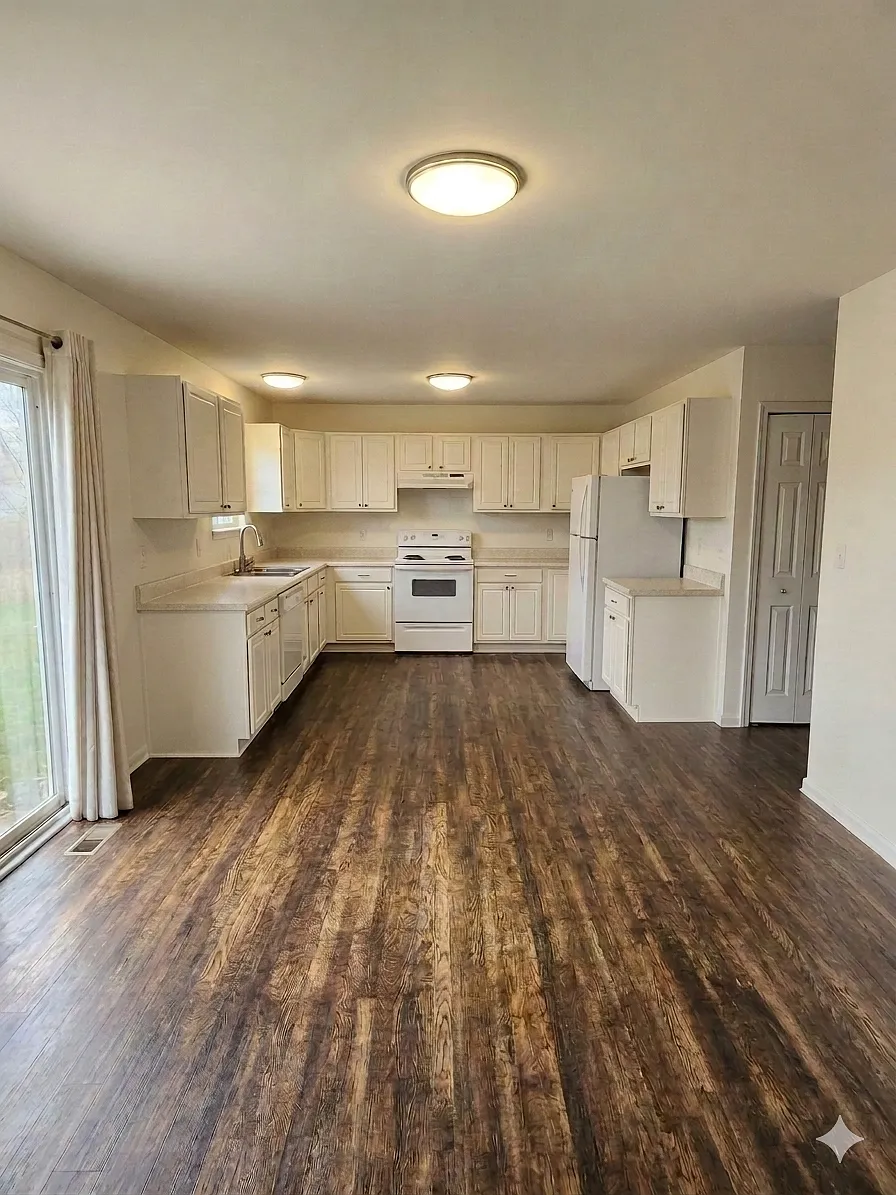 Large Kitchen - 3031 Trafford Rd