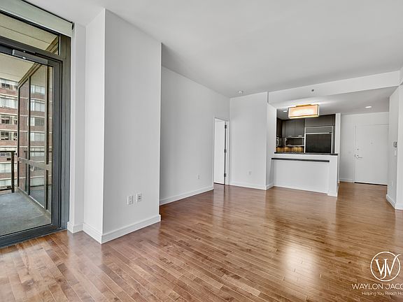 4th image of 101 W 24th St APT 16E