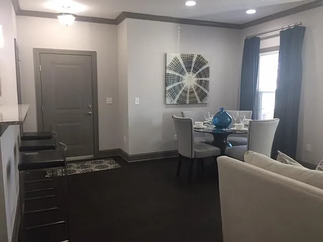 Larkspur Pointe Apartments — Photo 3
