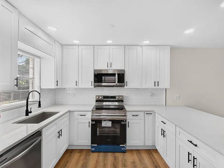 205 14th St W — Photo 10