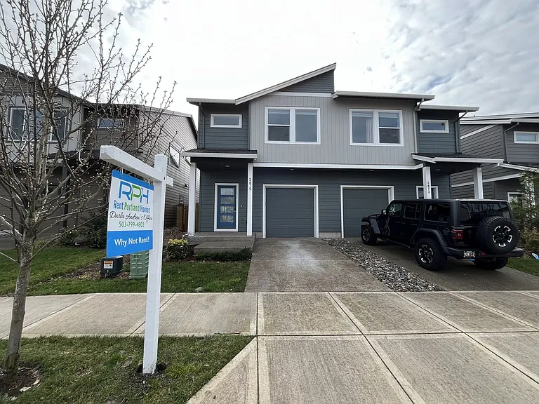2875 S Magnolia Dr — Photo 1