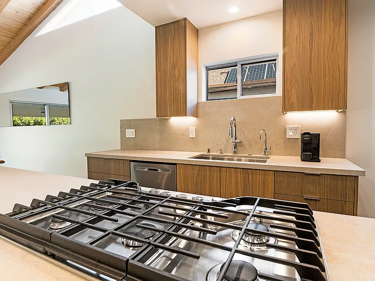 6561 Lasaine Ave — Photo 22