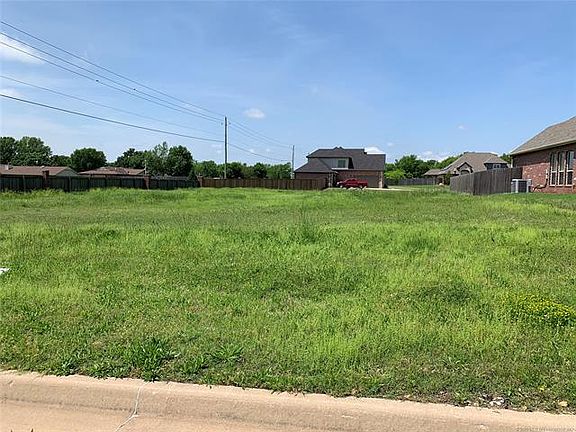 3rd image of 6233 Sawgrass Dr