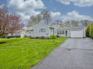 30 Endicott St, Springfield, MA 01118