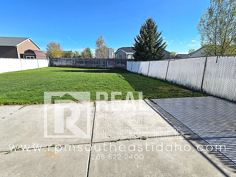 2801 E Chasewood Dr — Photo 25